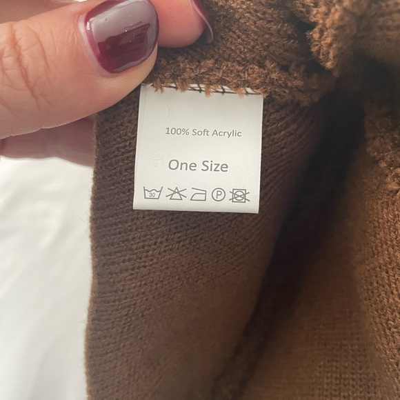 Brown beanie - Picture 2 of 3